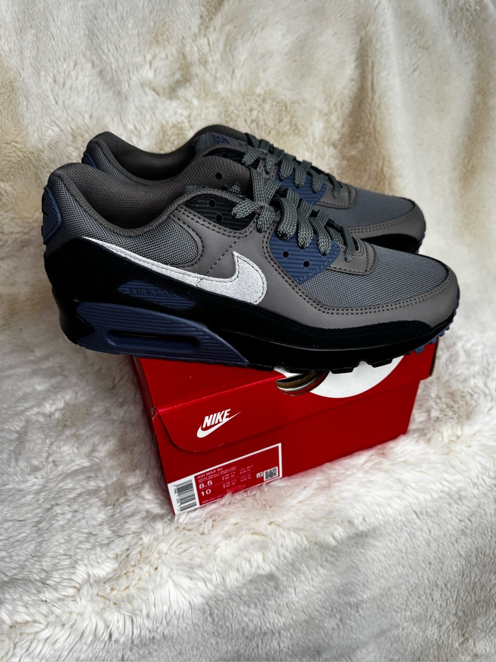 New men’s Nike Air Max 90 - - Picture 2 of 7